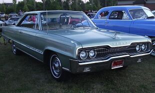 '66 Dodge Polara Coupe (Auto classique VAQ Mont St-Hilaire '11).jpg