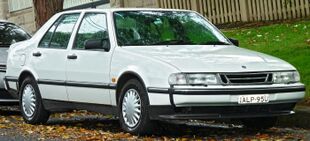 1994-1997 Saab 9000 CD 2.3t sedan (2011-10-25) 01.jpg