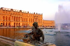 Versailles with fountain.JPG