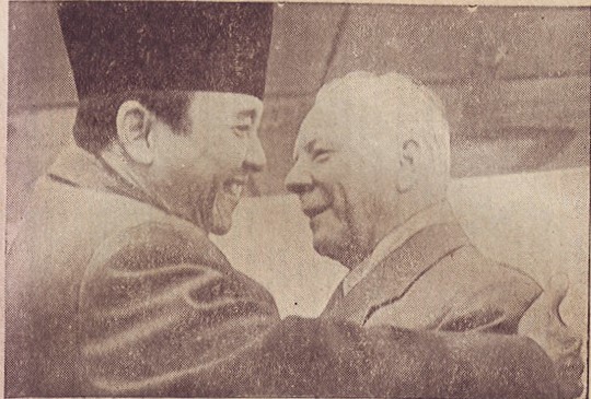 File:Soekarno and Voroshilov.jpg