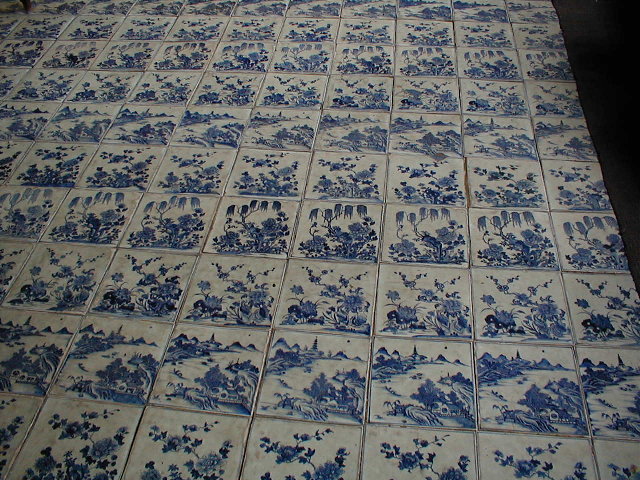 File:Chinese porcelain tiles, Cochin synagogue.jpg