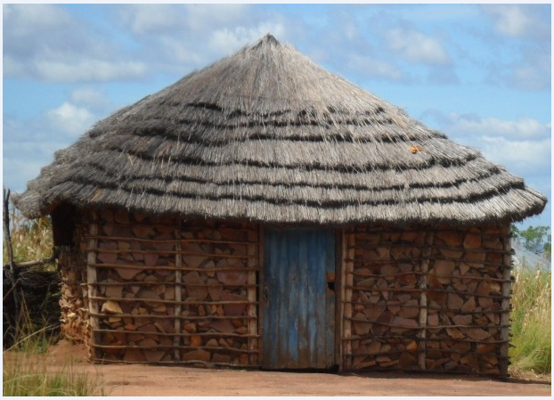 File:Traditional grass hut in Eswatini.png