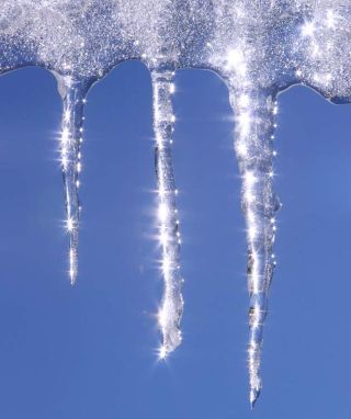 File:Light glinting off icicles.jpg