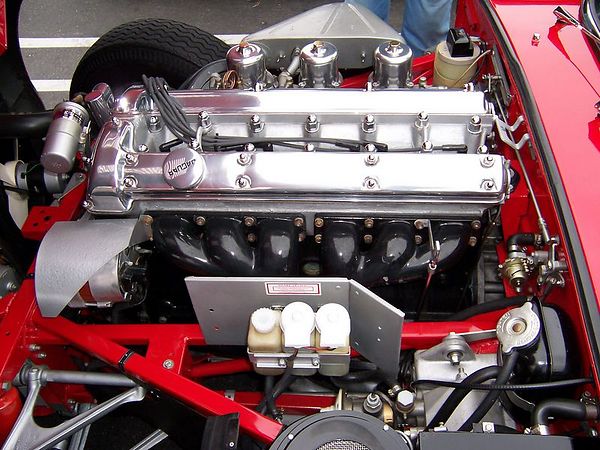 File:Jaguar XK6 engine 1.jpg