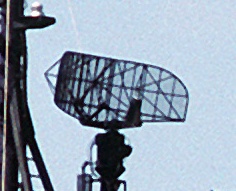 SPS-10 radar antenna on a Knox class frigate.jpg