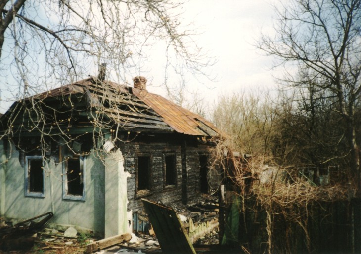 File:Abandoned village near Chernobyl.jpg