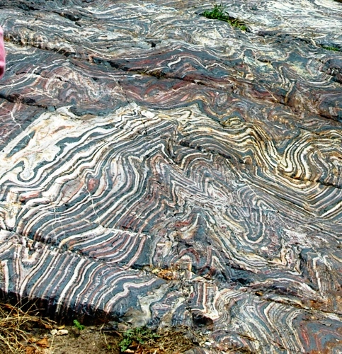 File:Outcropping banded iron formation - panoramio.jpg