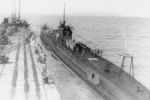 File:Japanese submarine I-10 at Penang port in 1942.jpg