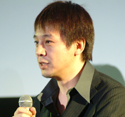 A 2004 photograph of Hitoshi Sakimoto