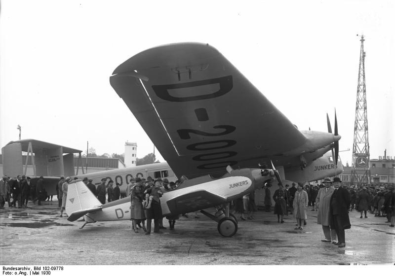 File:Bundesarchiv Bild 102-09778, Berlin-Tempelhof, Flugzeuge Junkers G 38 und A 50.jpg