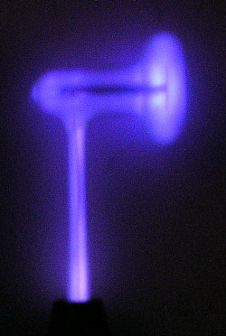 File:Violet ray wand glow Hochfrequenz 309.JPG