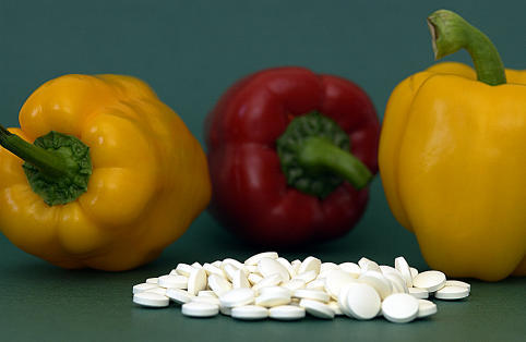 File:Vitamin C tablets and paprikas.png