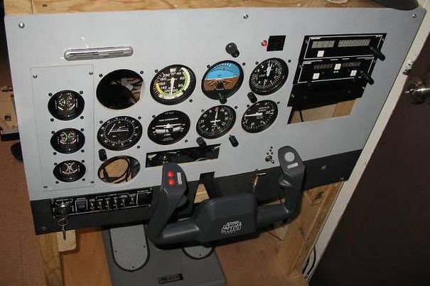 File:AndyT HomeCockpit Cessna.jpg
