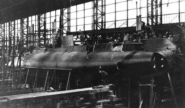 File:British H class submarine under construction.gif