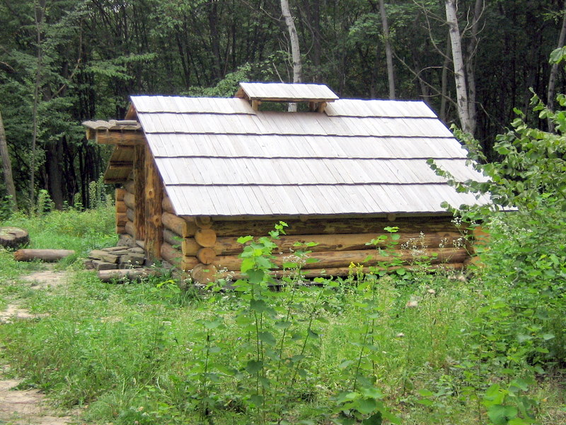 File:Mountain log cabin in Pyrohiv 2409.JPG