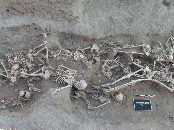 File:Bubonic plague victims-mass grave in Martigues, France 1720-1721.jpg