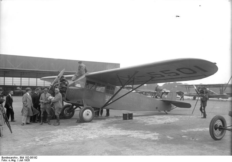 File:Bundesarchiv Bild 102-06192, Berlin, Ankunft der Weltumflieger.jpg