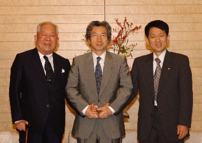 File:Masatoshi Koshiba Junichiro Koizumi and Koichi Tanaka 20021011.jpg