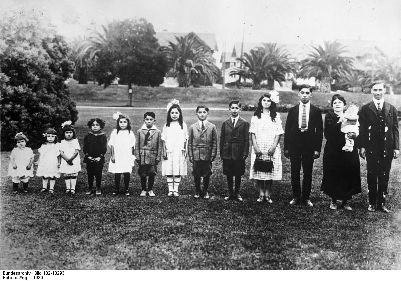 File:Bundesarchiv Bild 102-10293, Los Angeles, Kinderreiche Familie.jpg