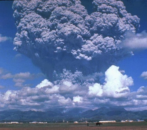 File:Pinatubo ash plume 910612.jpg