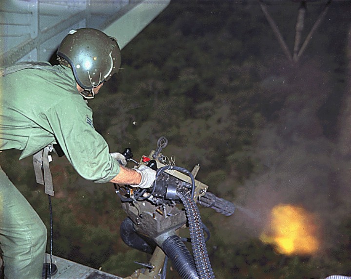 File:HH-3-minigun-vietnam-19681710.jpg