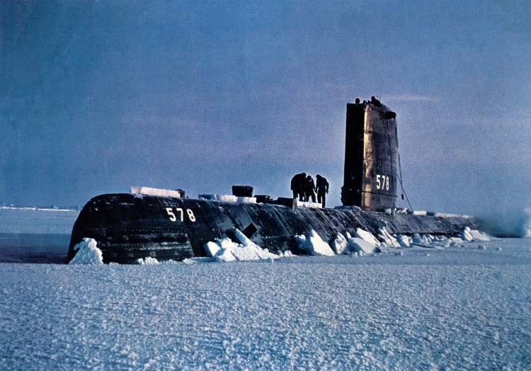 File:USS Skate (SSN-578) surfaced in Arctic - 1959.jpg