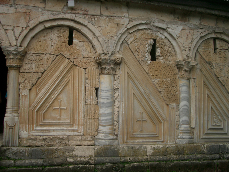 File:Khobi monastery. Southern wall.jpg