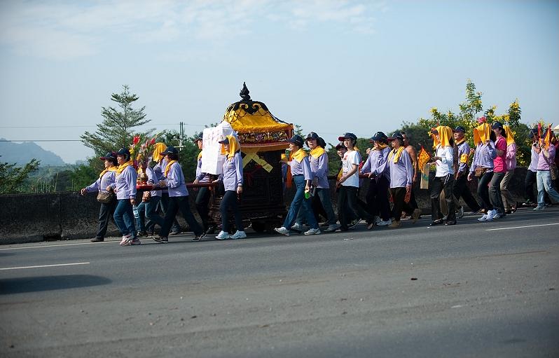 File:Procession with xingshen (traveling image of the god) in central Taiwan.jpg