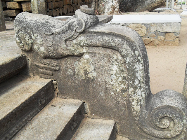 File:Dragon Balustrade at the entrance to Jaya Sri Maha Bodhi in Anuradhapura, Sir Lanka.jpg