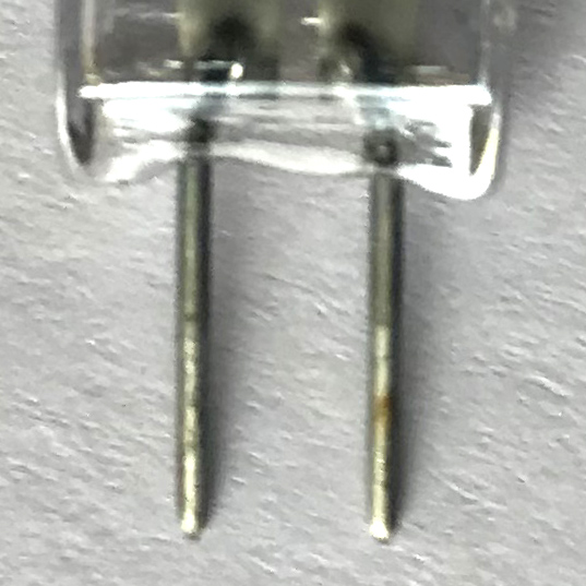 File:G4 bi-pin connector.jpg