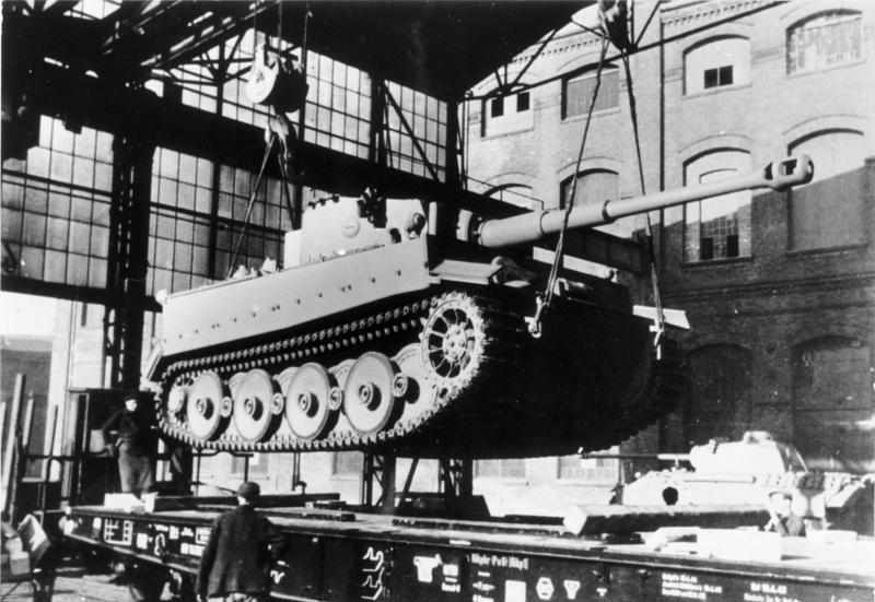 File:Bundesarchiv Bild 146-1972-064-61, Kassel, Verladen eines Panzer VI "Tiger I".jpg