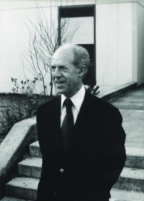 File:Debreu, Gérard (1921-2004).jpeg
