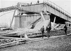 File:Silver Bridge collapsed, Ohio side.jpg