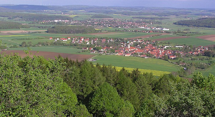 File:Blick vom Hesselberg auf Röckingen und Wassertrüdingen.jpg
