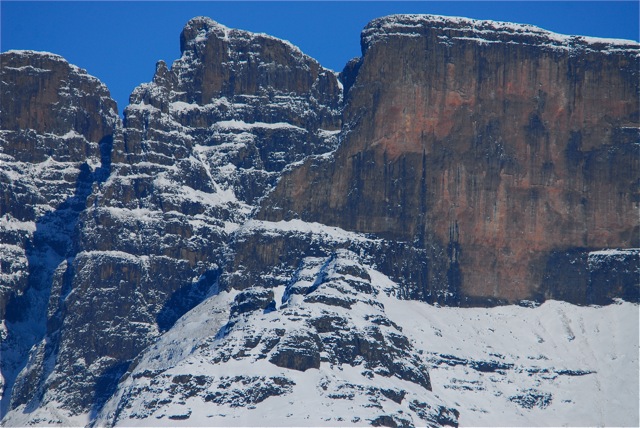 File:Ukhahlamba Drakensburg Cliffs.jpg