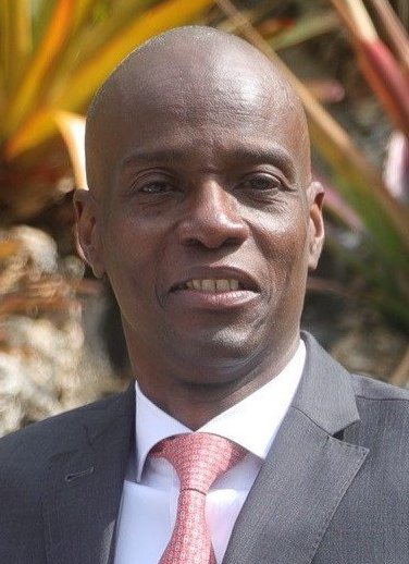 File:Kelly Craft poses a photo with Haitian President Moise (cropped).jpg