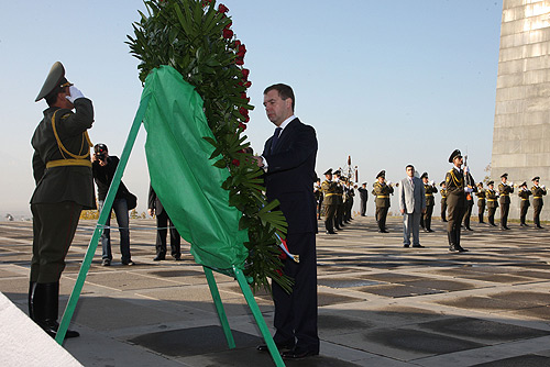 File:Dmitry Medvedev at Armenian Genocide memorial-2.jpg