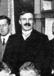 Rutherford 1911 Solvay.jpg