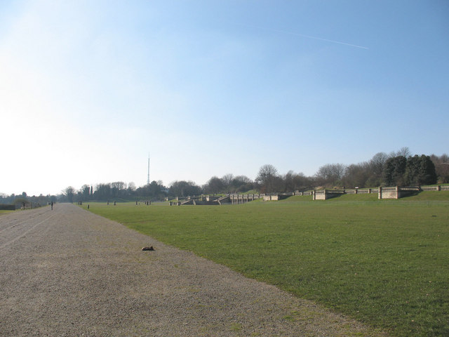 File:Site of the Crystal Palace (1) - geograph.org.uk - 692036.jpg