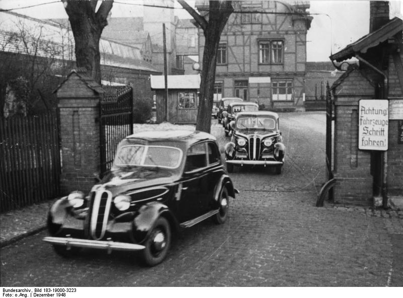 File:Bundesarchiv Bild 183-19000-3223, BMW-Werk Eisenach, Erste Auslieferung.jpg