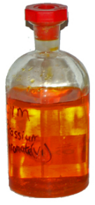 File:Potassium-dichromate-solution cropped.png