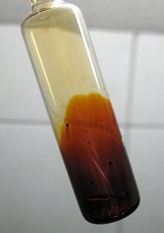 File:Iodine monochloride1.jpg