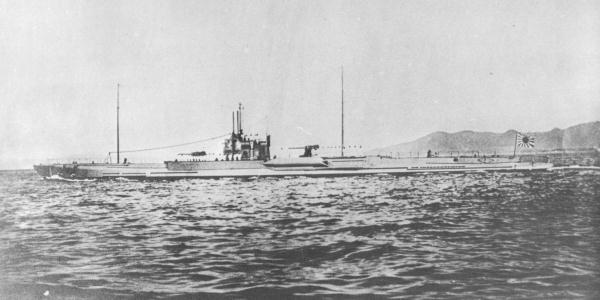 File:Japanese submarine I-5 in 1932.jpg