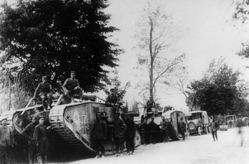 File:Bundesarchiv Bild 183-R28717, Frankreich, deutsche Panzerschwadron.jpg