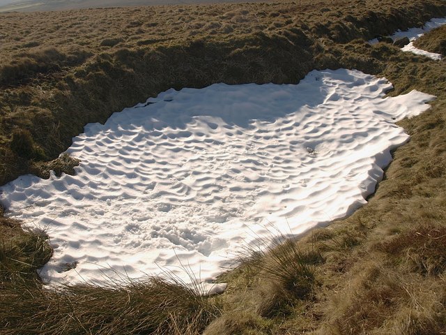 File:Snow field near Gibby Beam - geograph.org.uk - 1182123.jpg