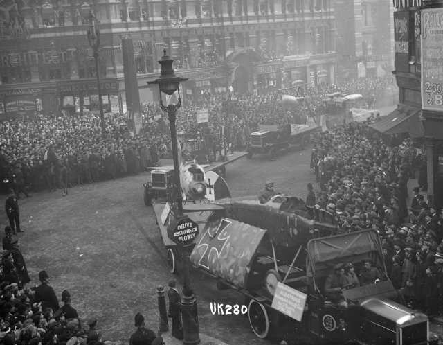 File:Captured World War I German planes paraded in London, 1918.jpg