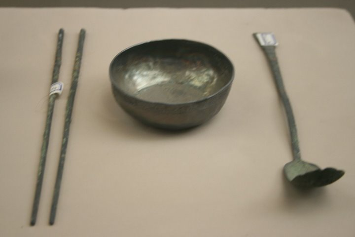 File:Song Dynasty silver chopsticks, cup, and spoon.JPG