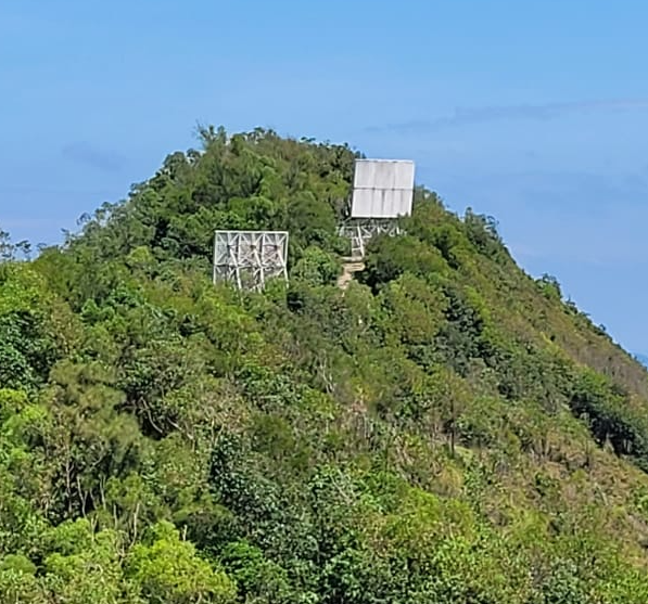 File:Microwave repeaters Black Hill Hong Kong.png