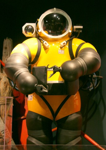 File:Deep Sea Diving Suit.jpg