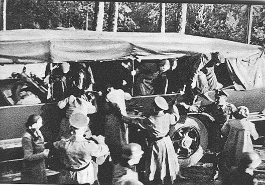 File:Polish hostages preparing by Nazi Germans for mass execution 1940.jpg